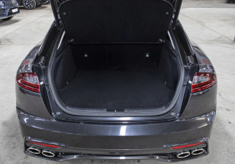 Подержанный автомобиль Kia Stinger 2018 года (10 фото)