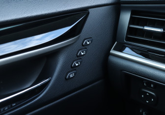 Подержанный автомобиль Lexus ES 2015 года (17 фото)