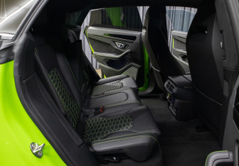 Подержанный автомобиль Lamborghini Urus 2023 года (12 фото)