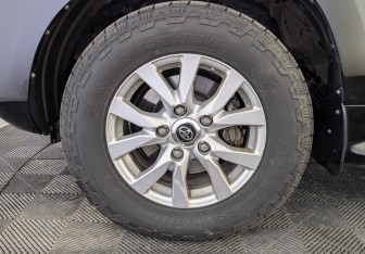 Подержанный автомобиль Toyota Land Cruiser Suv 2018 года (12 фото)