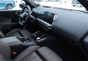 Подержанный автомобиль BMW X3 2025 года (9 фото)