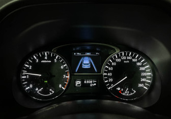 Подержанный автомобиль Nissan Pathfinder 2014 года (11 фото)