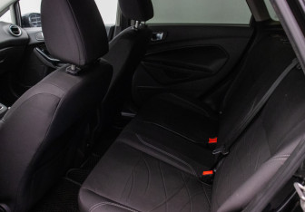 Подержанный автомобиль Ford Fiesta Sedan 2015 года (11 фото)