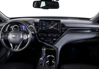 Подержанный автомобиль Toyota Camry Sedan 2022 года (13 фото)