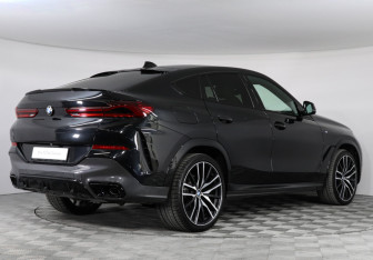 Подержанный автомобиль BMW X6 2021 года (2 фото)