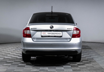 Подержанный автомобиль Skoda Rapid Liftback 2016 года (6 фото)