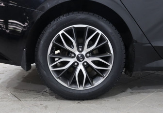 Подержанный автомобиль Kia K5 2021 года (9 фото)
