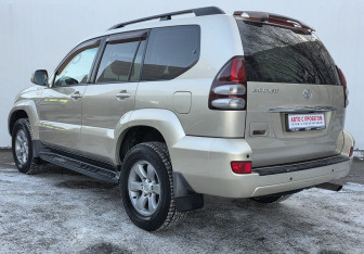 Подержанный автомобиль Toyota Land Cruiser Prado 2006 года (7 фото)