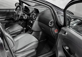 Подержанный автомобиль Opel Corsa 2008 года (8 фото)