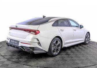 Подержанный автомобиль Kia K5 2021 года (5 фото)