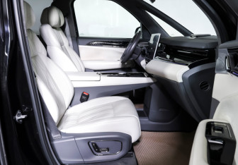 Подержанный автомобиль Zeekr 009 2023 года (11 фото)