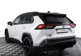 Подержанный автомобиль Toyota RAV4 2021 года (7 фото)