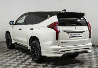 Подержанный автомобиль Mitsubishi Montero Sport 2022 года (7 фото)