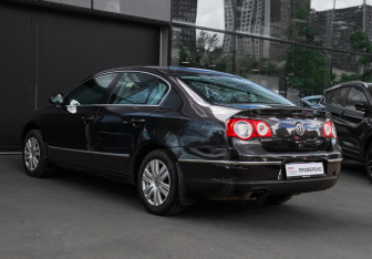 Подержанный автомобиль Volkswagen Passat Sedan 2008 года (6 фото)
