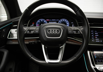 Подержанный автомобиль Audi Q7 2020 года (10 фото)