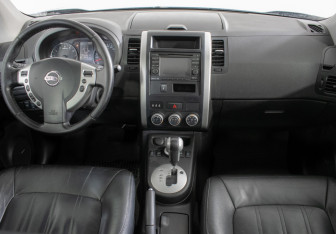 Подержанный автомобиль Nissan X-Trail 2013 года (11 фото)