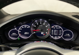 Подержанный автомобиль Porsche Cayenne 2018 года (11 фото)