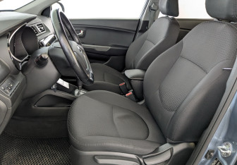 Подержанный автомобиль Kia Rio Sedan 2015 года (20 фото)