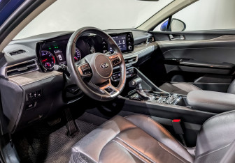 Подержанный автомобиль Kia K5 2021 года (15 фото)