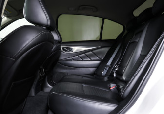 Подержанный автомобиль Infiniti Q50 2016 года (12 фото)