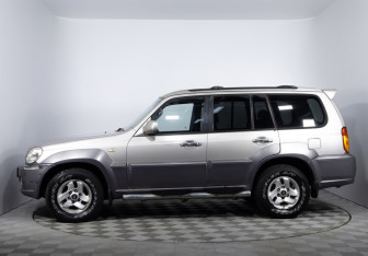 Подержанный автомобиль Hyundai Terracan 2004 года (8 фото)