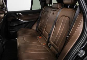 Подержанный автомобиль BMW X5 2021 года (16 фото)