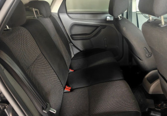 Подержанный автомобиль Ford Focus Hatchback 2010 года (10 фото)