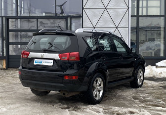 Подержанный автомобиль Peugeot 4007 2008 года (5 фото)