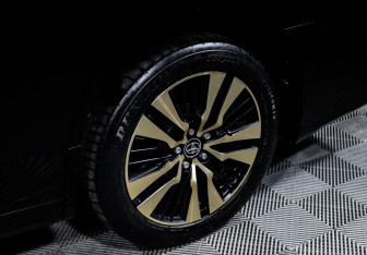 Подержанный автомобиль Toyota Alphard 2018 года (15 фото)