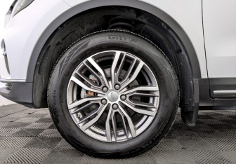 Подержанный автомобиль Geely Atlas Pro 2023 года (17 фото)