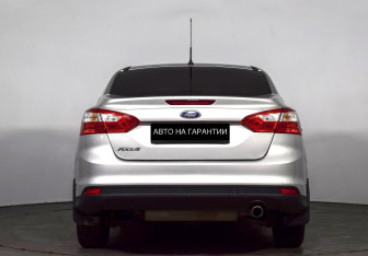 Подержанный автомобиль Ford Focus Sedan 2015 года (4 фото)