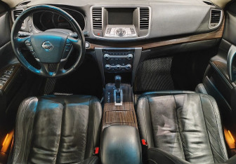 Подержанный автомобиль Nissan Teana 2012 года (10 фото)