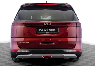 Подержанный автомобиль Kia Carnival 2022 года (6 фото)