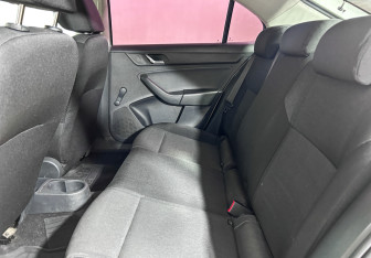 Подержанный автомобиль Skoda Rapid Liftback 2016 года (9 фото)