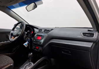 Подержанный автомобиль Kia Rio Sedan 2012 года (10 фото)