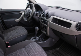 Подержанный автомобиль Renault Logan Sedan 2011 года (9 фото)