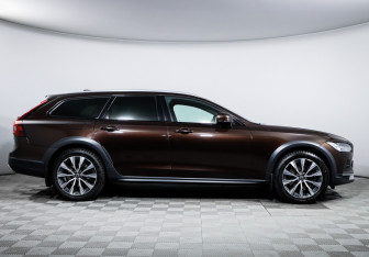 Подержанный автомобиль Volvo V90 Cross Country 2021 года (4 фото)