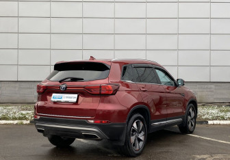 Подержанный автомобиль Changan CS75 2022 года (5 фото)