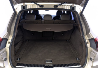 Подержанный автомобиль Porsche Cayenne 2014 года (10 фото)