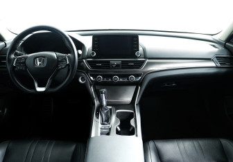 Подержанный автомобиль Honda Accord Sedan 2022 года (10 фото)