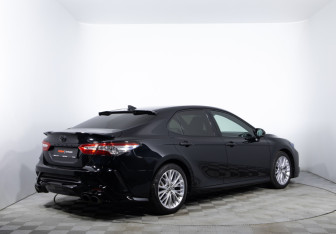 Подержанный автомобиль Toyota Camry Sedan 2020 года (5 фото)