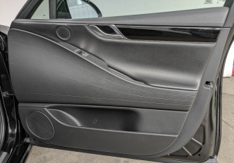 Подержанный автомобиль Genesis G80 2021 года (23 фото)