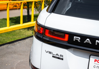 Подержанный автомобиль Land Rover Range Rover Velar 2017 года (16 фото)
