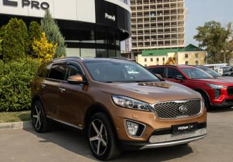 Подержанный автомобиль Kia Sorento 2017 года (2 фото)