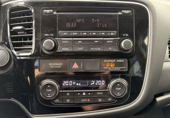 Подержанный автомобиль Mitsubishi Outlander 2013 года (15 фото)