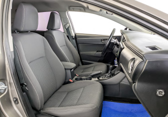 Подержанный автомобиль Toyota Corolla Sedan 2016 года (23 фото)