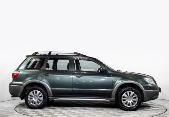 Подержанный автомобиль Mitsubishi Outlander 2006 года (3 фото)