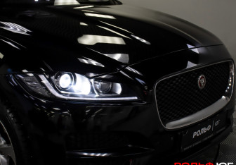 Подержанный автомобиль Jaguar F-Pace 2017 года (25 фото)