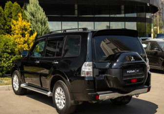 Подержанный автомобиль Mitsubishi Pajero 2017 года (5 фото)