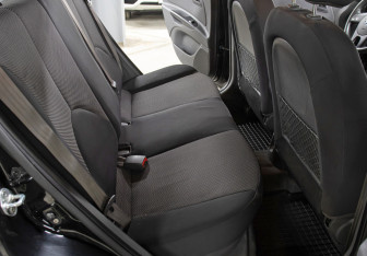 Подержанный автомобиль Kia Rio Hatchback 2010 года (11 фото)